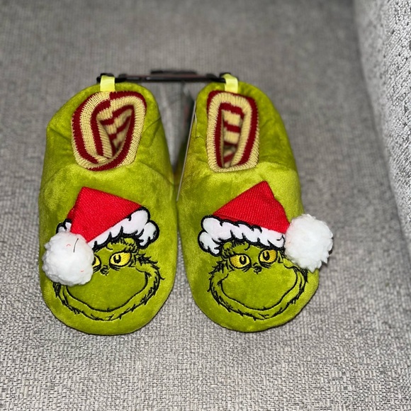 Dr. Seuss Other - NEW! Grinch Slippers